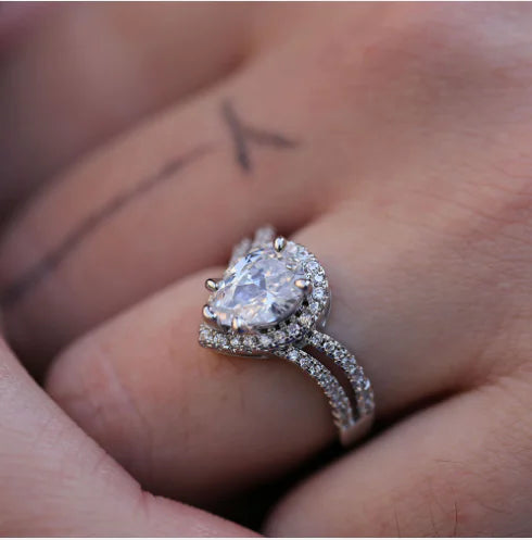 Gleaming Teardrop Diamond Heart Ring