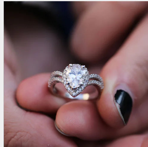 Gleaming Teardrop Diamond Heart Ring