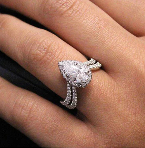 Gleaming Teardrop Diamond Heart Ring